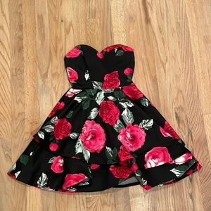 B. Darlin Junior Women 1/2 XS Strapless Black Rose Floral Fit Flare Dress